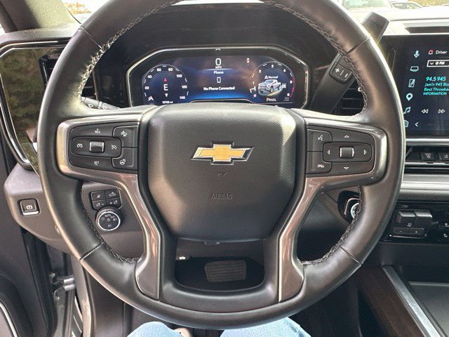 Used 2025 Chevrolet Silverado 3500 High Country w/ High Country Premium Package AWD/4WD image 31