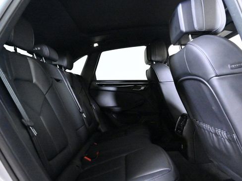 Certified 2026 Porsche Macan AWD/4WD image 19