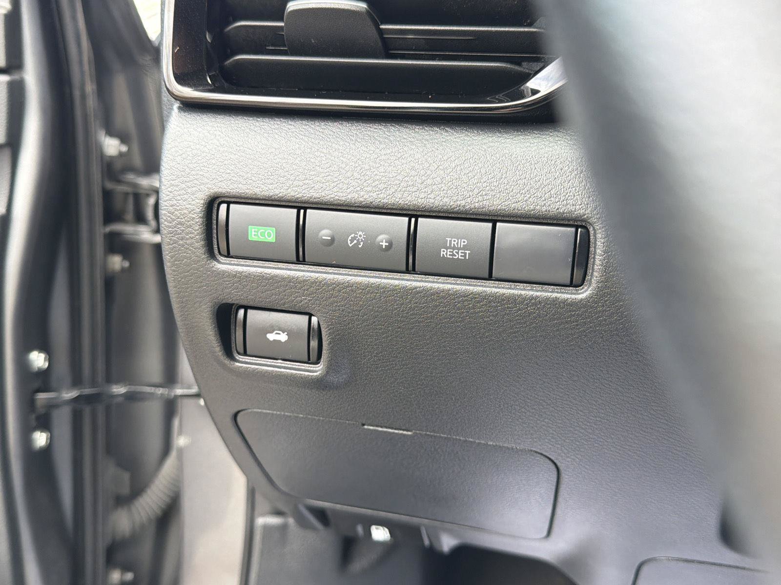 Used 2024 Nissan Sentra SV FWD image 15