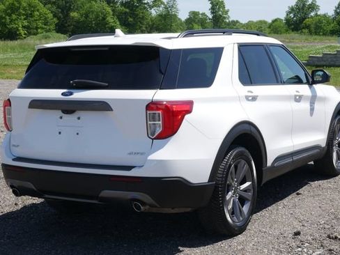 Used 2022 Ford Explorer XLT w/ Equipment Group 202A AWD/4WD image 13