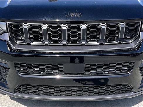New 2026 Jeep Grand Cherokee Limited w/ Limited Altitude Package AWD/4WD image 29