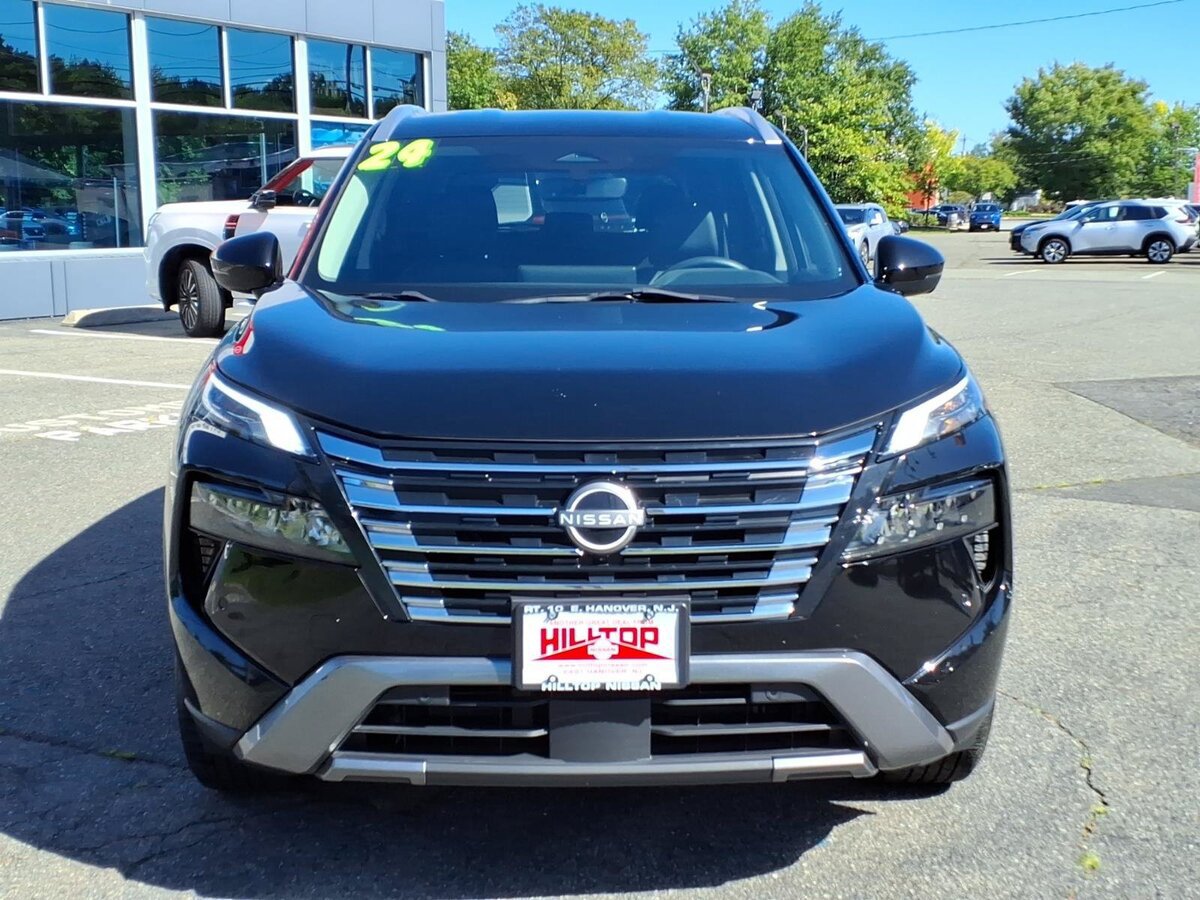 Used 2024 Nissan Rogue SL AWD/4WD image 2