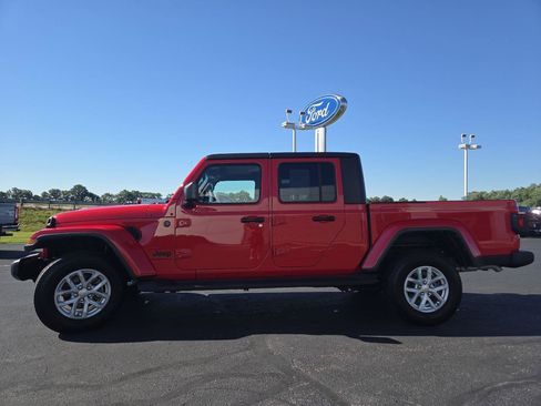 Used 2023 Jeep Gladiator Sport AWD/4WD image 11