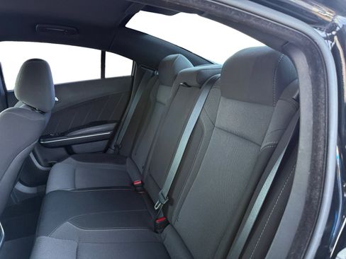 Used 2017 Dodge Charger SXT RWD image 11