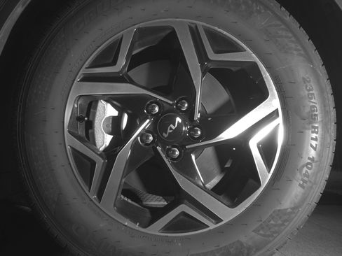 Used 2025 Kia Sportage LX image 12