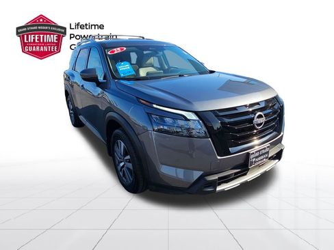 Used 2025 Nissan Pathfinder SL w/ Black Appearance Package AWD/4WD image 5