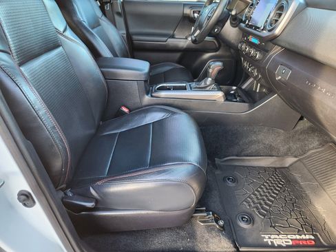 Used 2020 Toyota Tacoma image 19