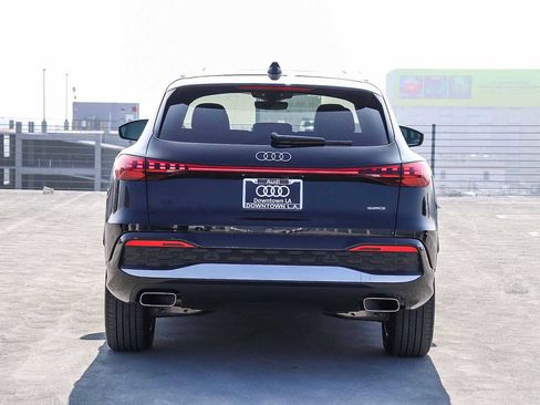 Used 2025 Audi Q5 Premium w/ Convenience Package image 5