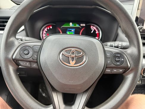 Used 2025 Toyota RAV4 XLE AWD/4WD image 13