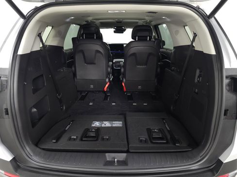 Used 2025 Kia Carnival SX Prestige image 8