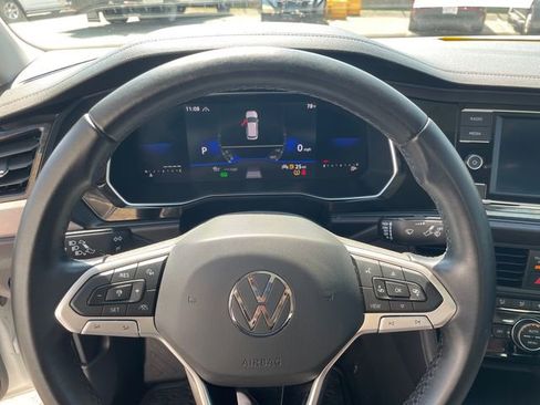 Used 2022 Volkswagen Jetta SE image 29