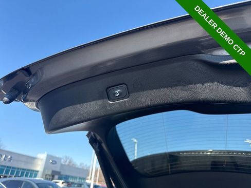 Used 2024 Ford Edge SEL w/ Sport Appearance Package image 11