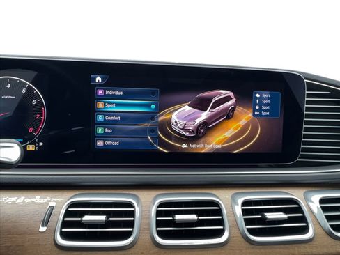 Used 2025 Mercedes-Benz GLS 450 4MATIC image 54