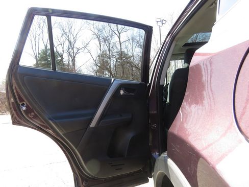 Used 2016 Toyota RAV4 XLE w/ Convenience Package image 19