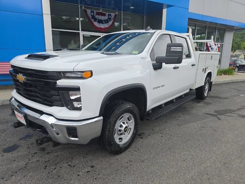 Used 2025 Chevrolet Silverado 2500 W/T w/ WT Convenience Package AWD/4WD image 2