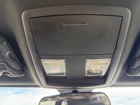 Used 2013 Dodge Challenger SXT image 15