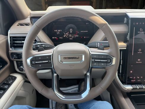 Used 2026 GMC Yukon Denali w/ Sun & Power Step Package AWD/4WD image 21