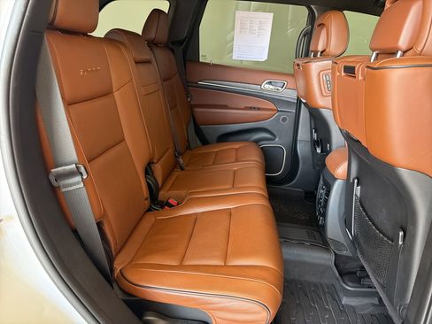 Used 2017 Jeep Grand Cherokee Summit w/ Platinum Series Group AWD/4WD image 30