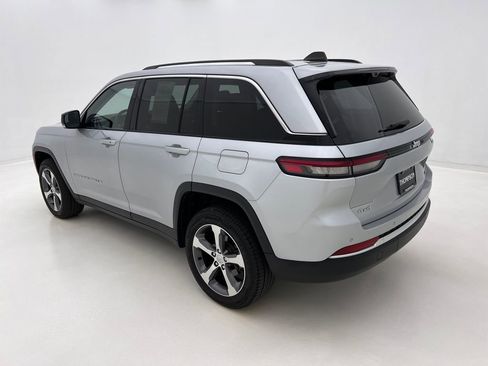 Used 2023 Jeep Grand Cherokee Limited w/ Luxury Tech Group II image 9