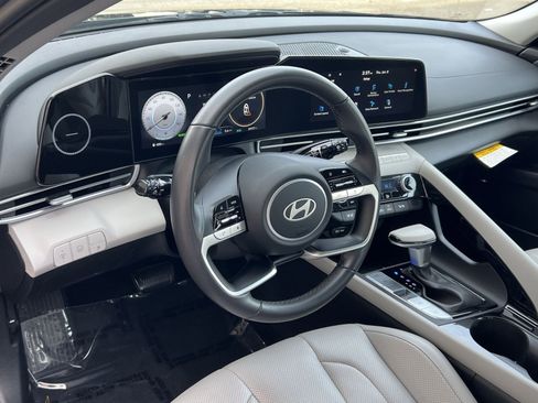 Certified 2025 Hyundai Elantra Limited image 16