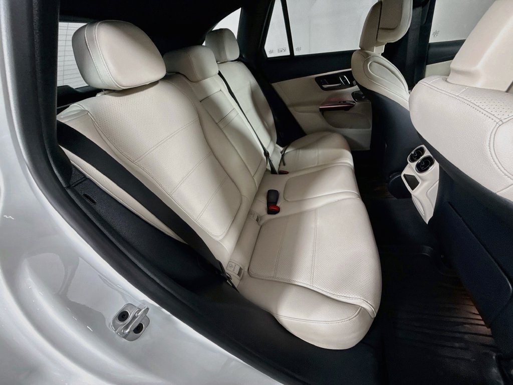Used 2023 Mercedes-Benz GLC 300 4MATIC image 25