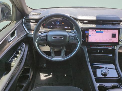 Used 2026 Jeep Grand Cherokee L 2WD image 11