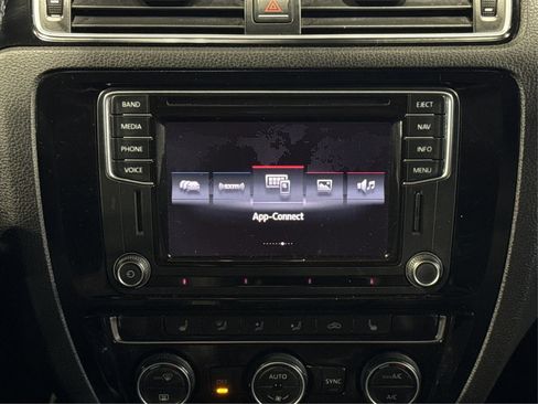 Used 2016 Volkswagen Jetta GLI SEL image 15