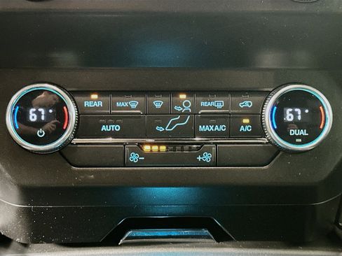 Used 2021 Ford Expedition XLT image 23