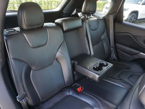 Used 2019 Jeep Cherokee Limited FWD image 20