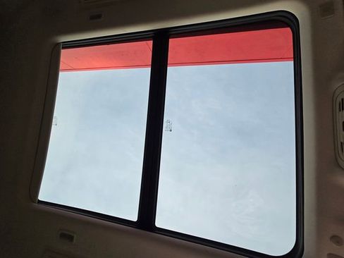 Used 2021 GMC Yukon Denali w/ Denali Premium Package image 29