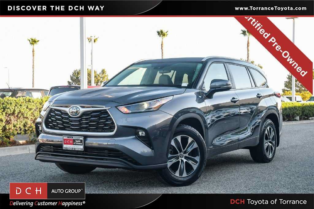 Certified 2023 Toyota Highlander XLE AWD/4WD image 1