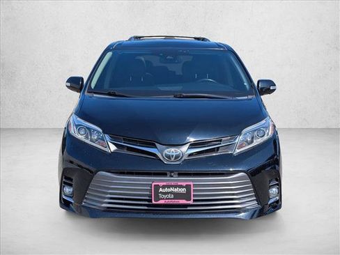 Used 2019 Toyota Sienna Limited Premium w/ Carpet Mat Package FWD image 2