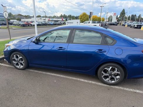 Used 2019 Kia Forte LXS FWD image 3
