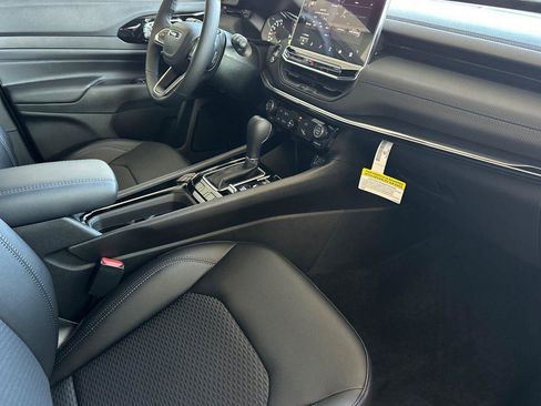 New 2026 Jeep Compass Latitude image 13