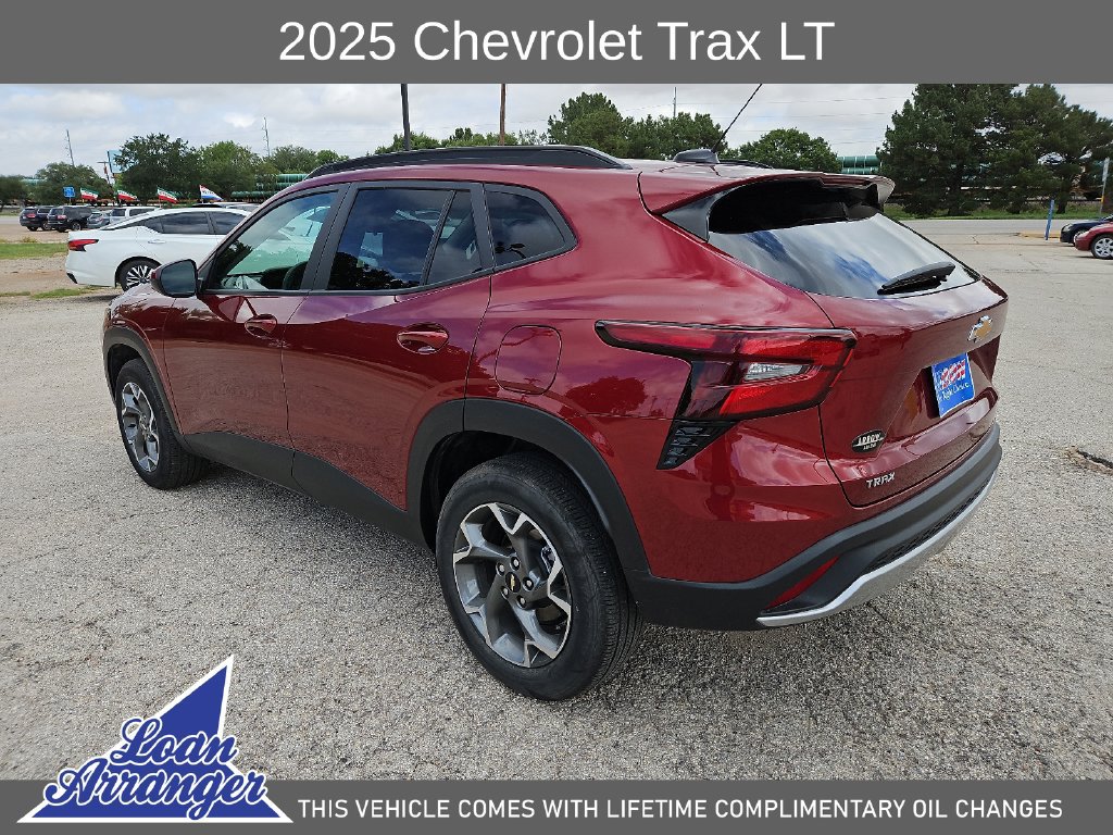 Used 2025 Chevrolet Trax LT FWD image 8