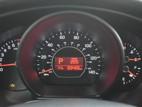 Used 2014 Kia Soul ! FWD image 19
