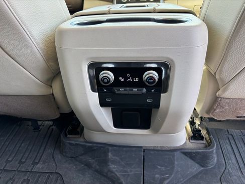 Used 2023 GMC Yukon Denali AWD/4WD image 35