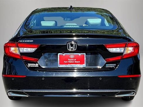 Used 2018 Honda Accord Touring image 6