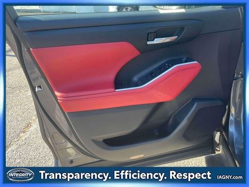 Certified 2023 Toyota Highlander XSE image 17