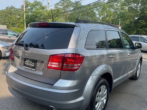 Used 2020 Dodge Journey SE w/ SE Popular Equipment Group image 6