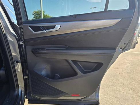 Used 2025 Volkswagen Atlas Cross Sport SE FWD image 14