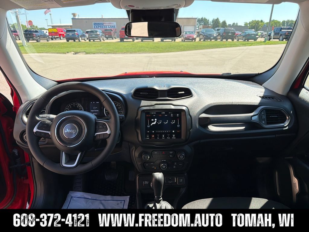 Used 2023 Jeep Renegade Latitude AWD/4WD image 12
