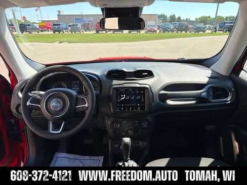Used 2023 Jeep Renegade Latitude AWD/4WD image 12