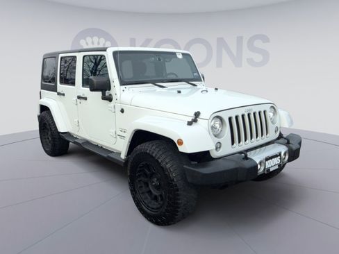 Used 2017 Jeep Wrangler Unlimited Sahara w/ Dual Top Group image 10