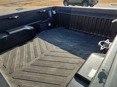 Used 2021 Toyota Tacoma TRD Off-Road w/ Technology Package image 9