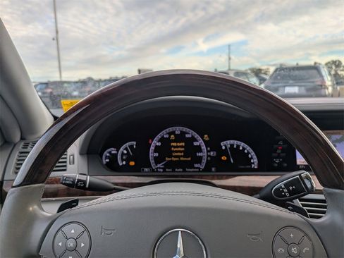 Used 2013 Mercedes-Benz S 550 image 32