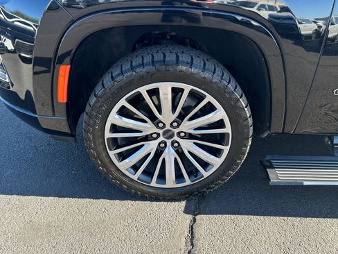 Used 2023 Jeep Grand Wagoneer Series III image 26