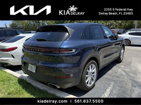 Used 2025 Porsche Cayenne AWD/4WD image 2