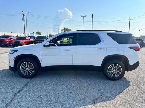 Used 2023 Chevrolet Traverse LT FWD image 2