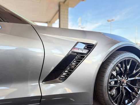 Used 2015 Chevrolet Corvette Z06 w/ 3LZ Preferred Equipment Group RWD image 27